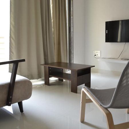 Albergue Covie Kharghar 200 Navi Mumbai Exterior foto