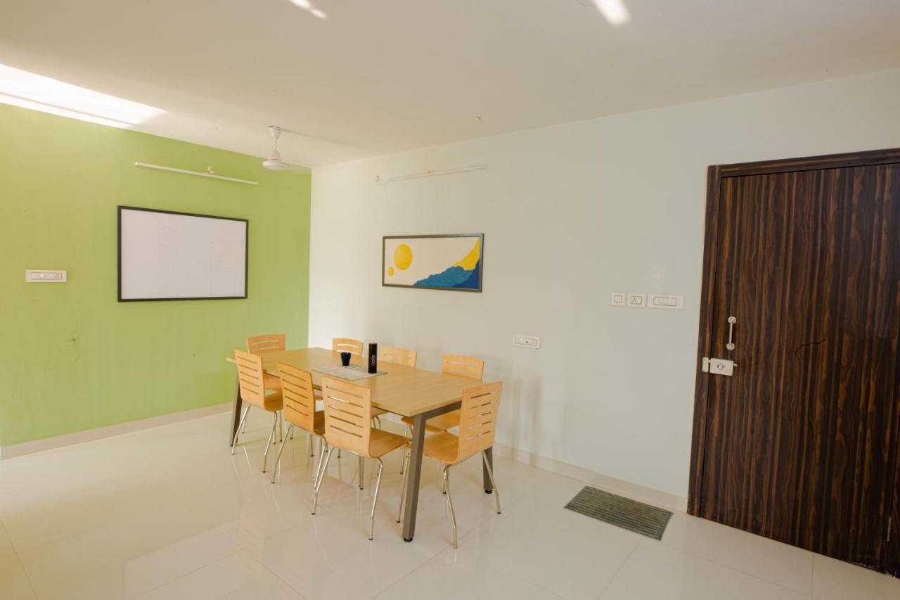 Albergue Covie Kharghar 200 Navi Mumbai Exterior foto